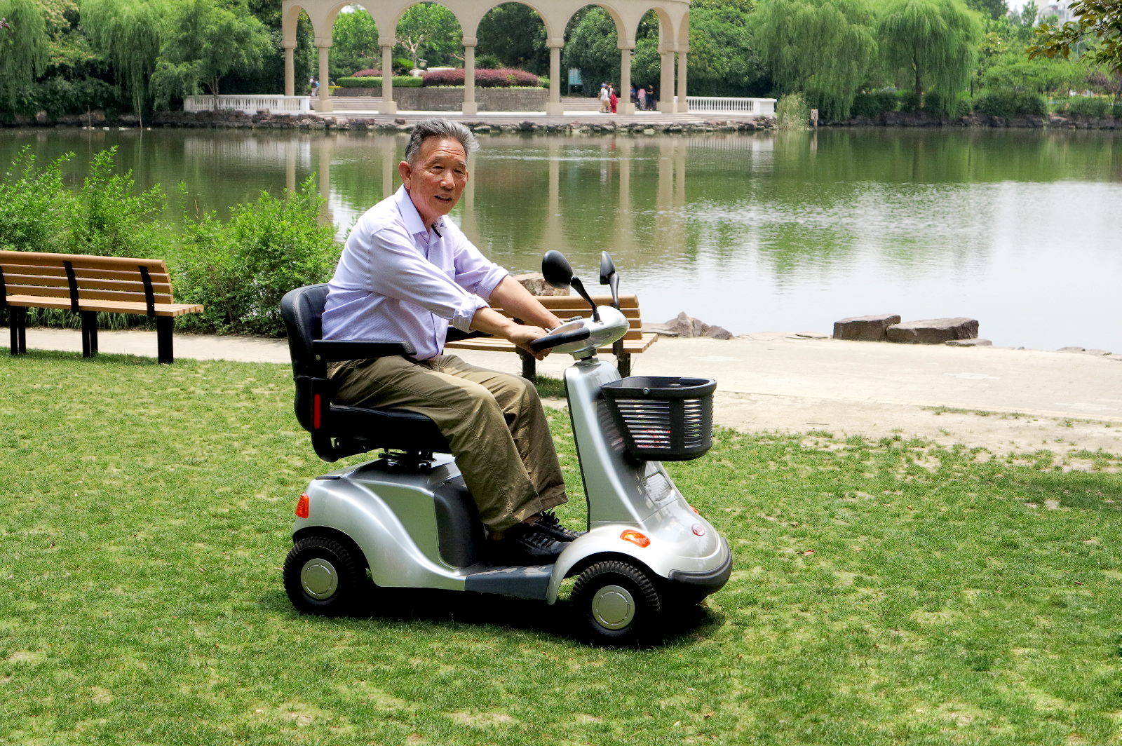 老年代步車(chē)剎車(chē)的主要原理